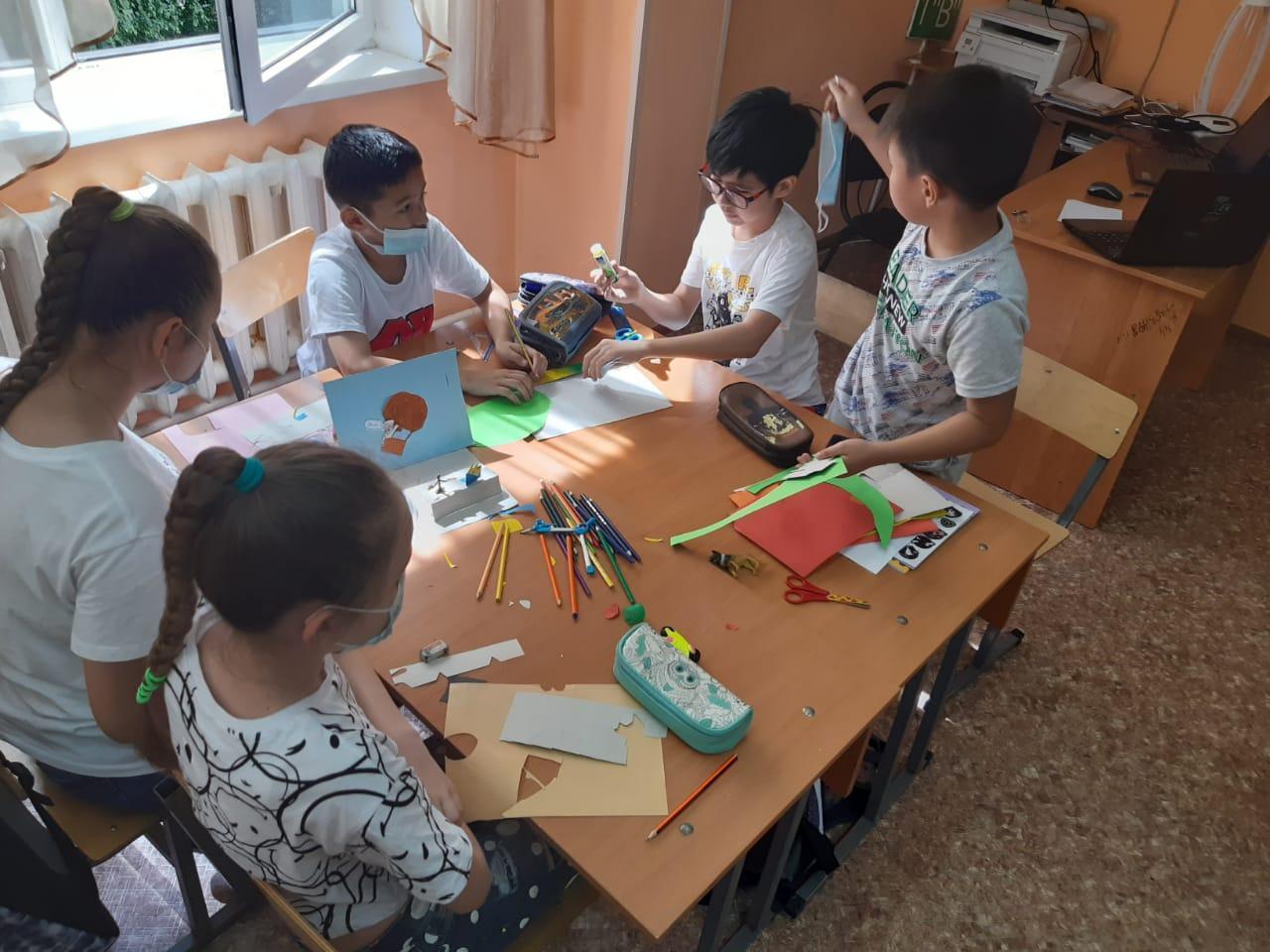 Мектеп іргесіндегі сергіту лагері. Пришкольный лагерь