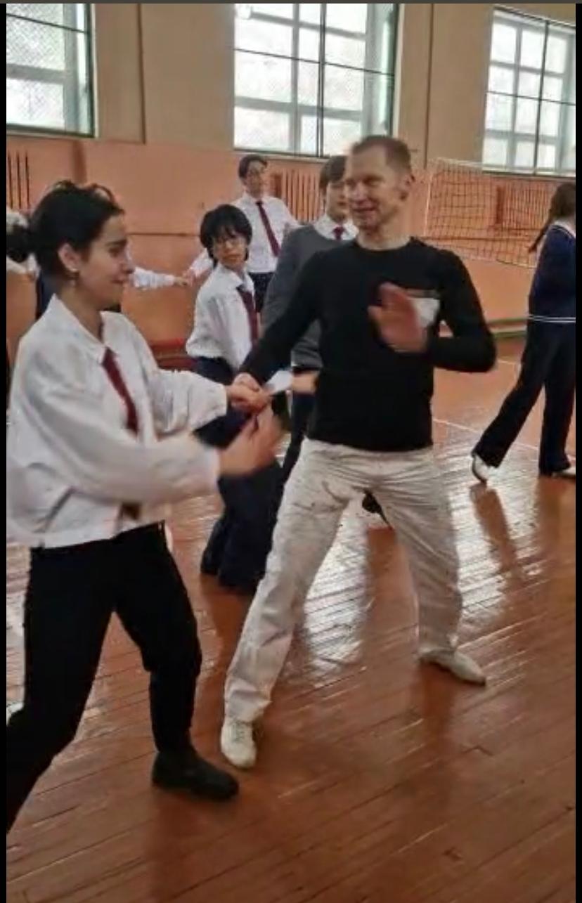 Мектептегі би үйірмесінің жұмысы